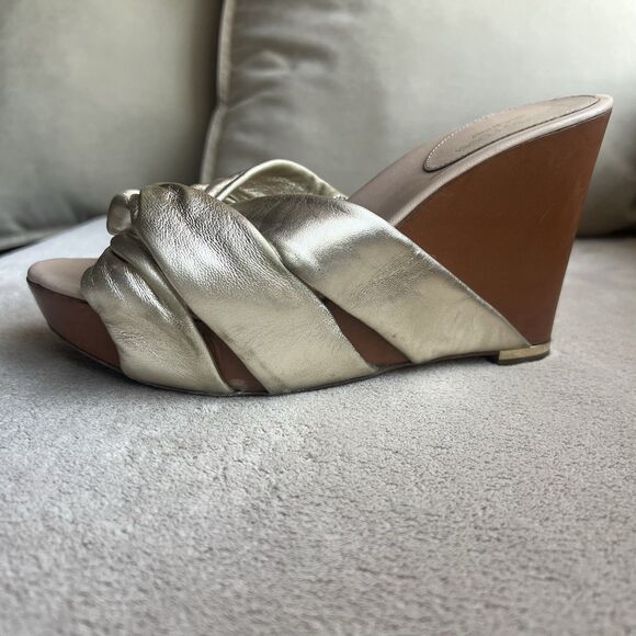 Sergio Rossi Metallic Gold Wood Wedge Heeled Sandal Women EU 37.5 US 7.5 Knotted - Picture 2 of 16
